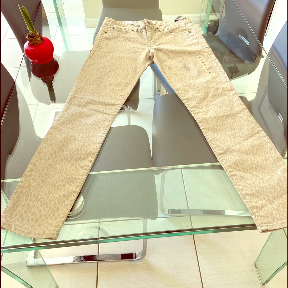 Women’s Gap leopard skinny pants